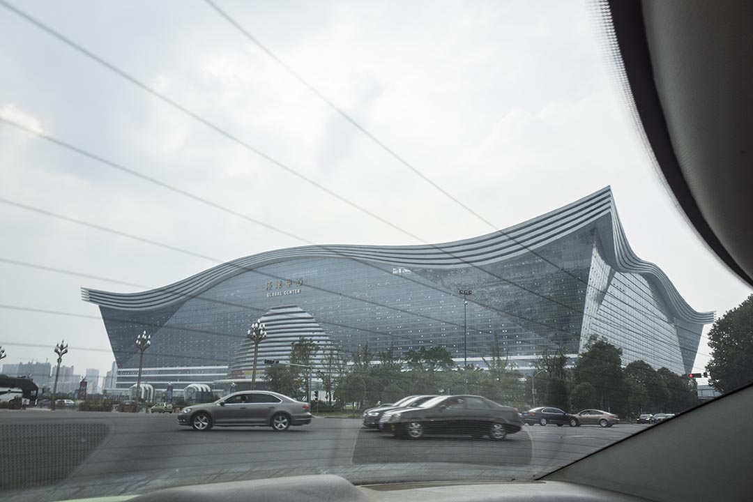 新世紀環球中心是世界最大單體建築,能容納20個雪梨歌劇院。攝: Yue Wu/ 端傳媒