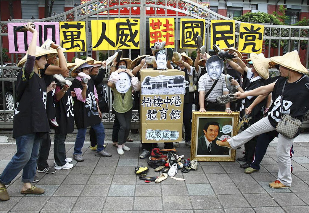 全國關廠工人連線向馬英九請願。