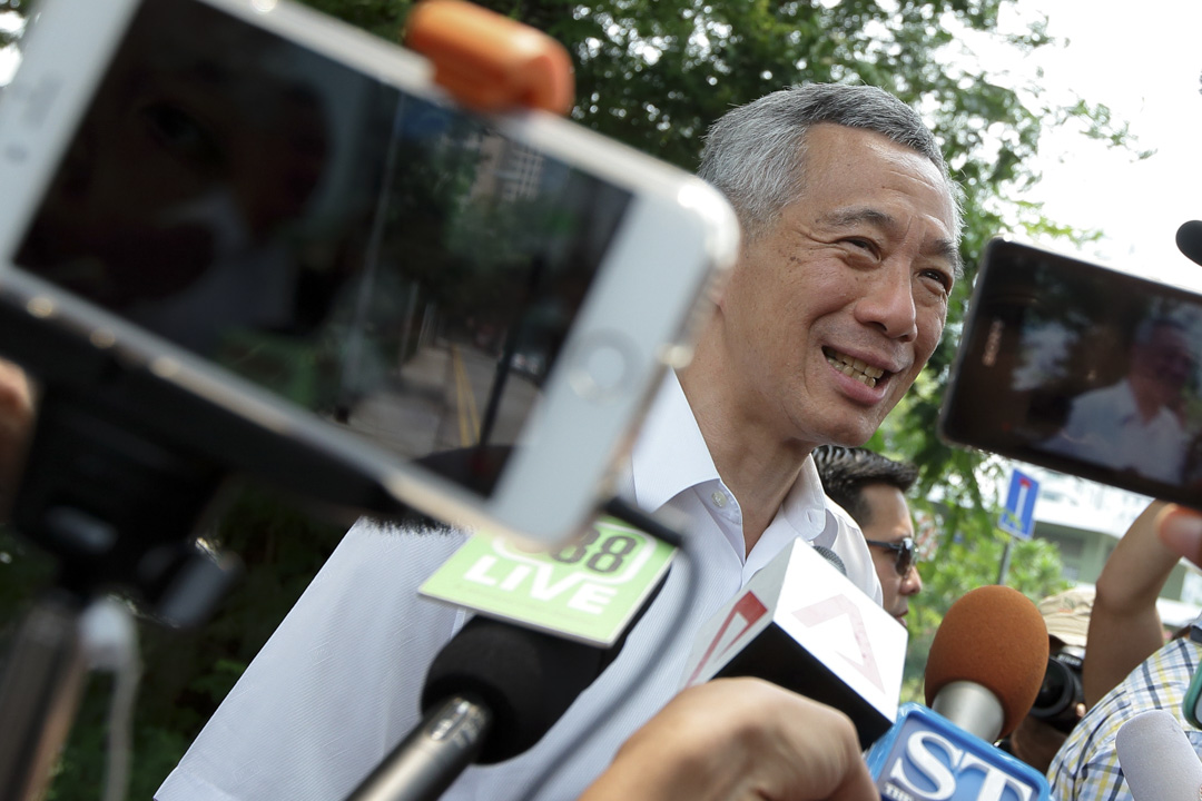 在新加坡人的印象中,第一家庭長久以來都相當低調,除了總理李顯龍在新傳播時代顯得非常「與時俱進」,在臉書上和選民們互動頻繁,為執政的人民行動黨「圈粉」無數以外,他的弟妹李瑋玲和李顯揚一向鮮少出現在公眾視野之中。