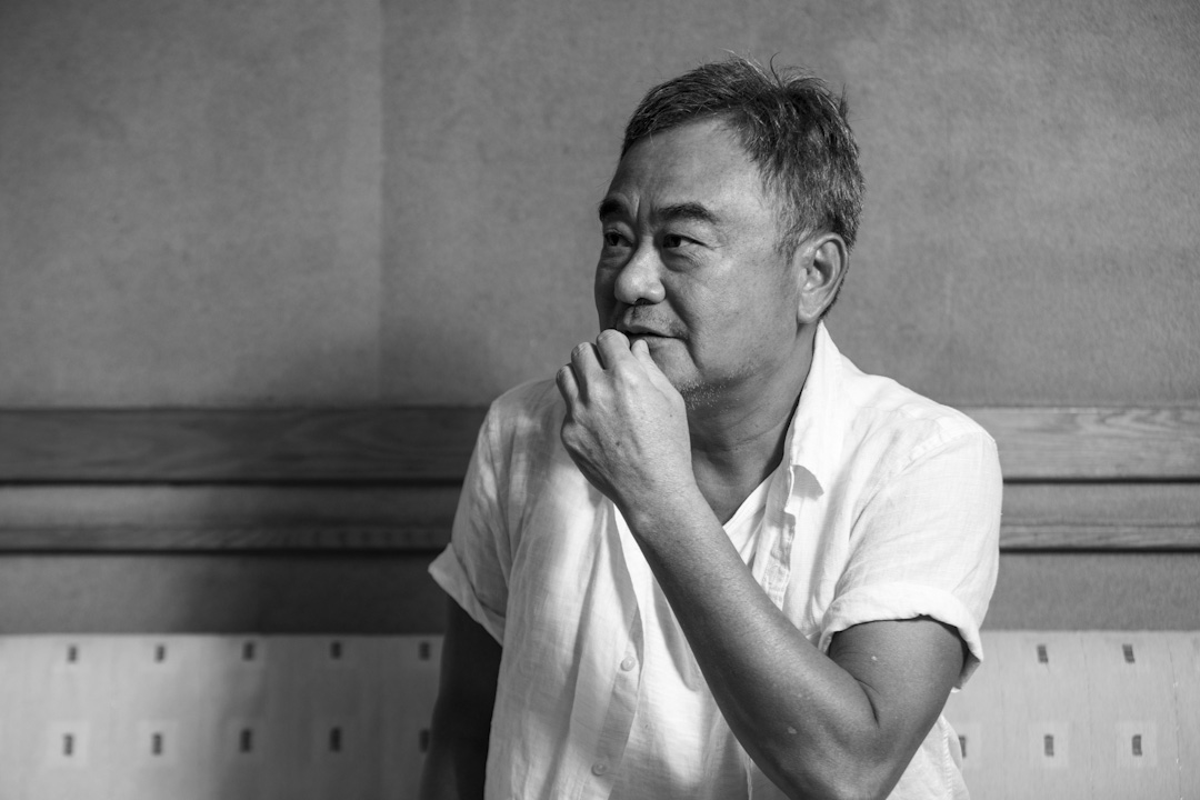 陳昇今年59歲，在流行音樂界出道29年，出了29張個人專輯，還寫了12本書。賣的最好都是風花雪月的情歌，他自己最喜歡的，卻盡是那些曲調不易入耳歌詞絮絮叨叨長到自己也記不住的故事歌。