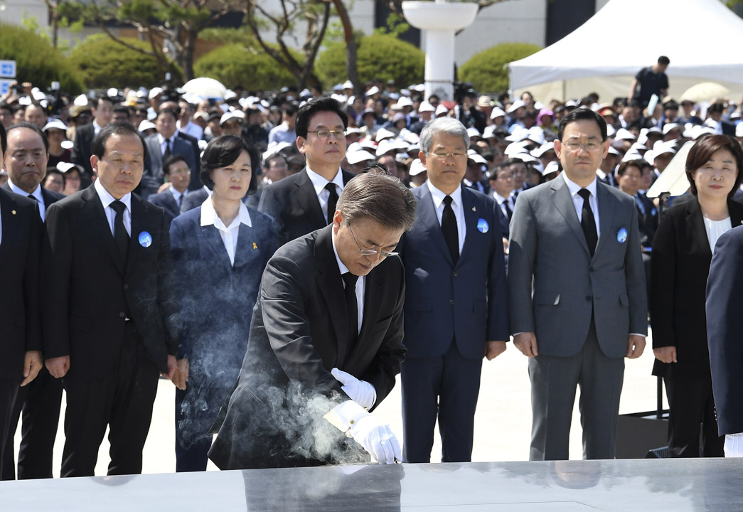 2017年5月18日，南韓新總統文在寅出席了在光州國立5·18（光州民主化運動）民主墓地舉行的5·18民主化運動37週年紀念儀式，這也是文在寅就職後的首個官方紀念活動。
