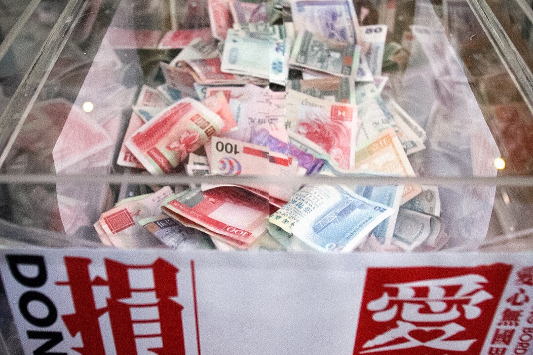 河南眼癌女童「王鳳雅」此前因疑被性別歧視致延誤治療而引起關注，今日「丁香醫生」發布長文報導描述其家庭處境及與志願者矛盾，爭議的矛頭出現倒轉。 攝：Samantha Sin/AFP/Getty Images