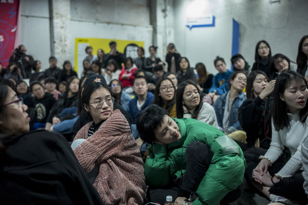 觀眾逐漸在或溫情或不安的故事流動中被放下。