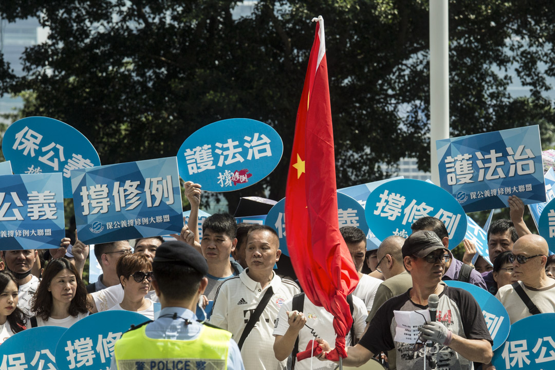 2019年5月11日,支持修訂逃犯條例的團體在立法會門外集會。