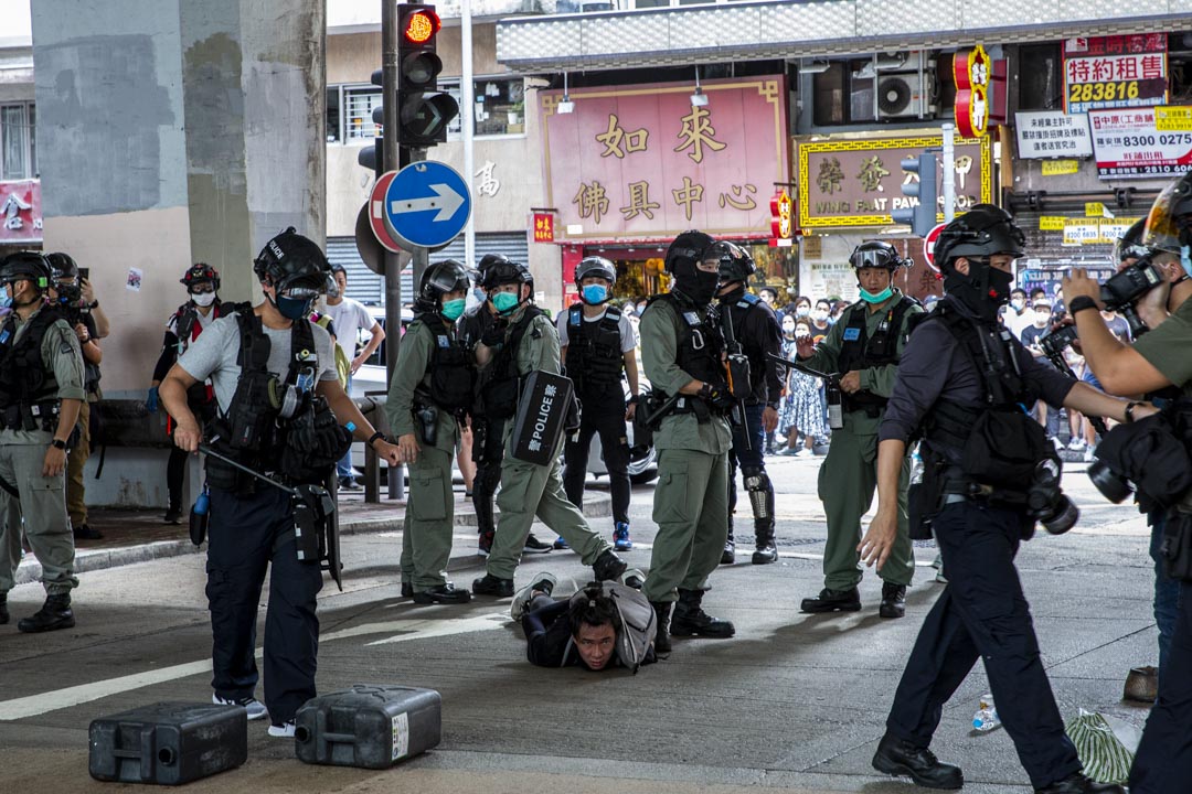 2020年7月1日,警方拘捕一名男子。