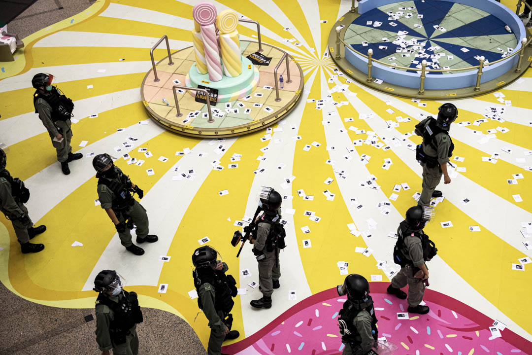 2020年7月1日,防暴警察進入時代廣場。