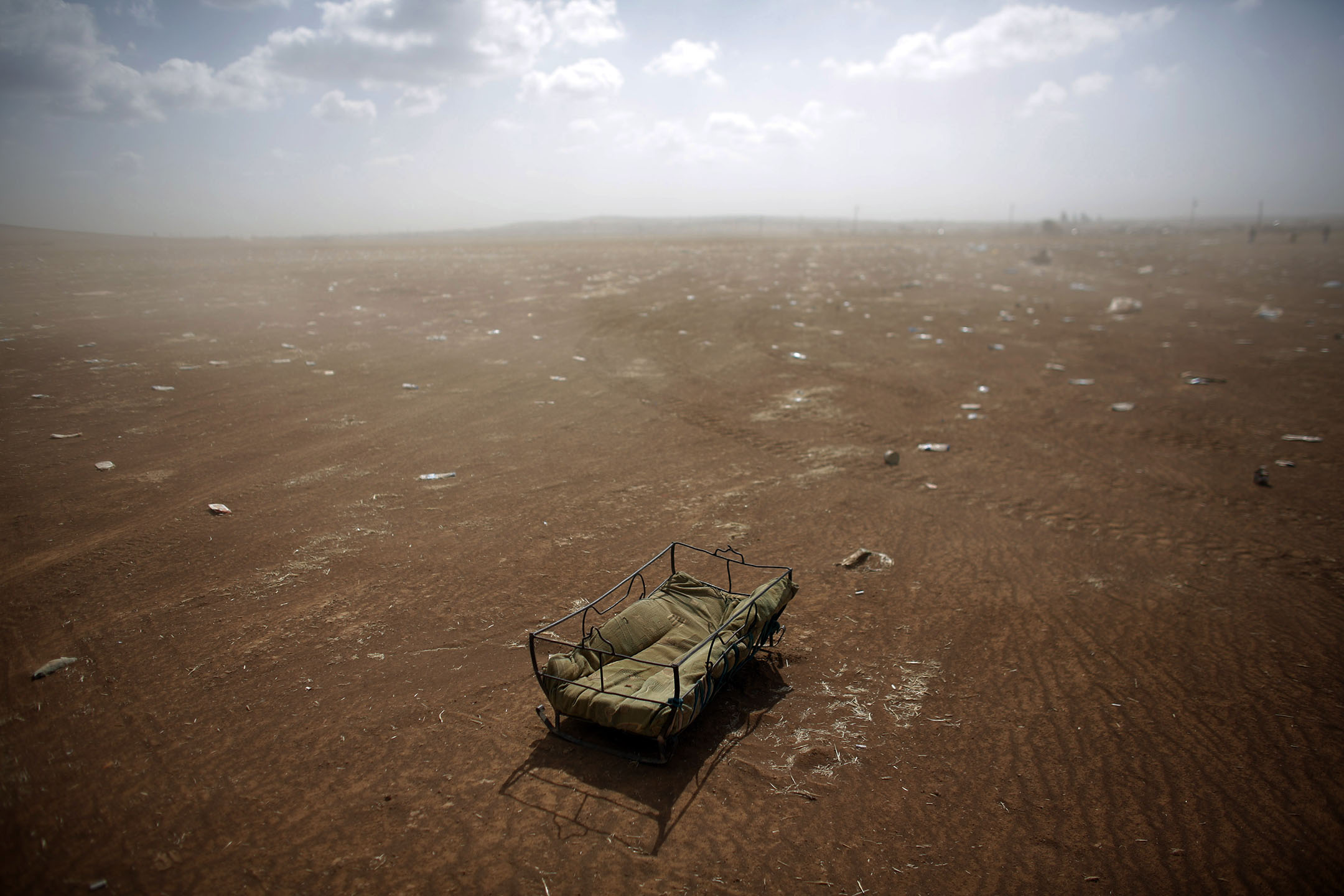 2014年9月27日，土耳其与叙利亚的边境，库德族难民留下的床。摄：Murad Sezer/Reuters/达志影像